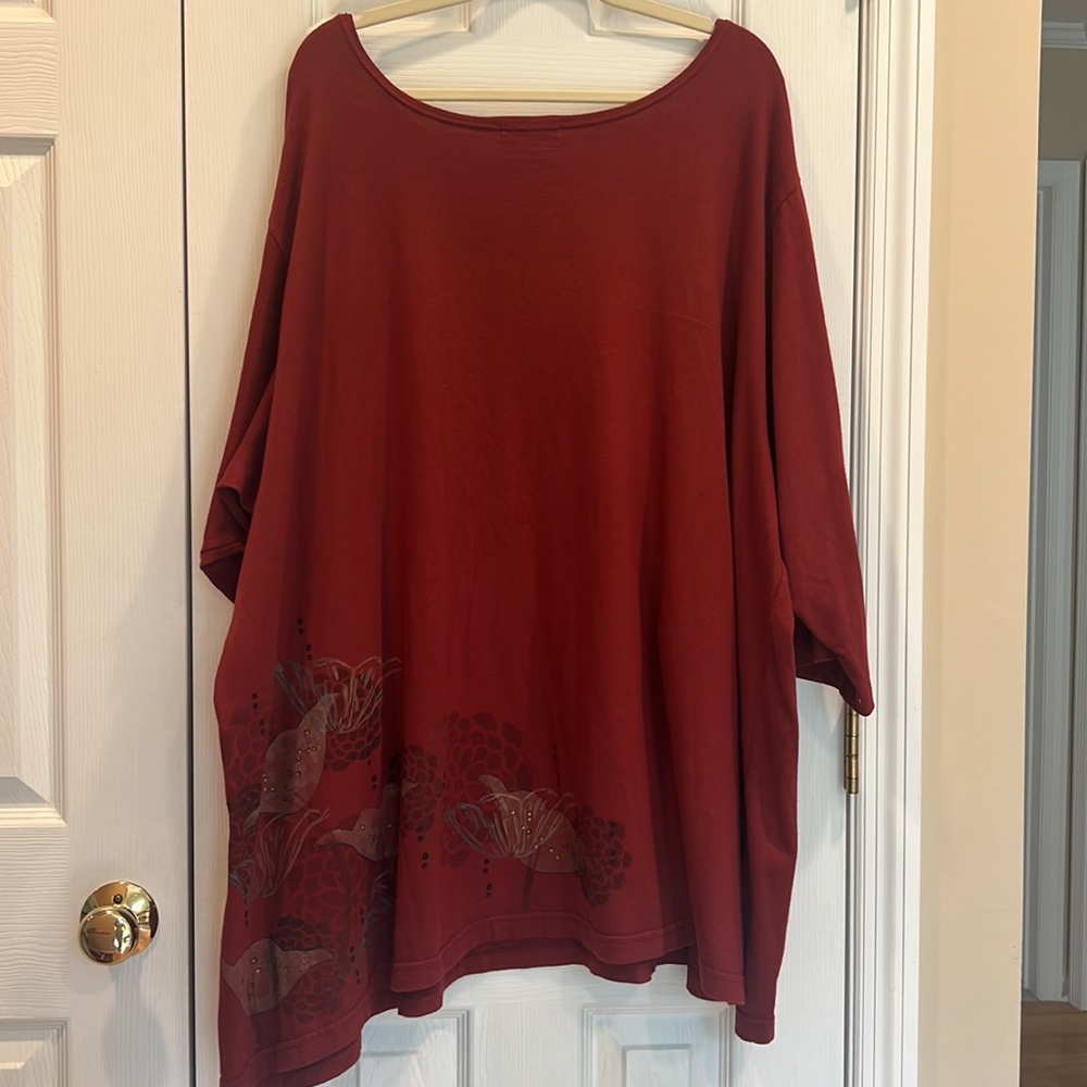 Blue Fish Foral Design Top - Picture 2 of 3